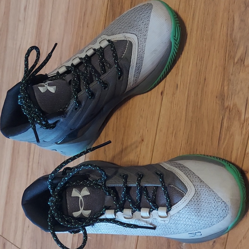 Under armour kids 6Y high top court shoes